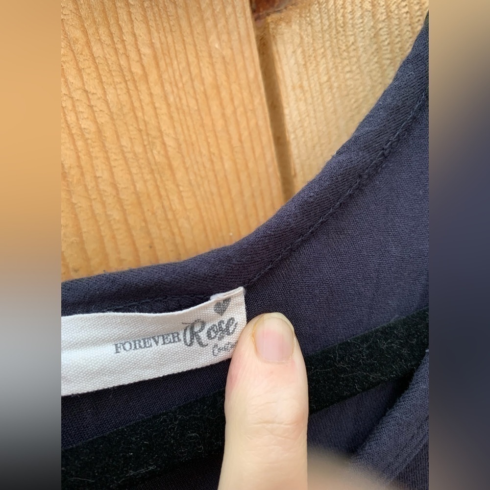 FOREVER Couture Stretch Knit Top Blouse Tunic Stretch Ruffle Blue Sz L - Picture 4 of 4